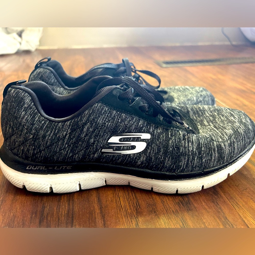 Women’s Sketchers Lite Weight Black Merle Athletic Sneakers Size 8.5. MemoryFoam